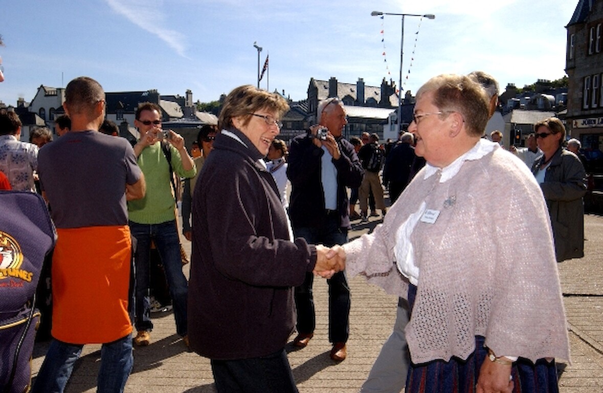 Cruise passengers receiving a warm welcome at Lerwick