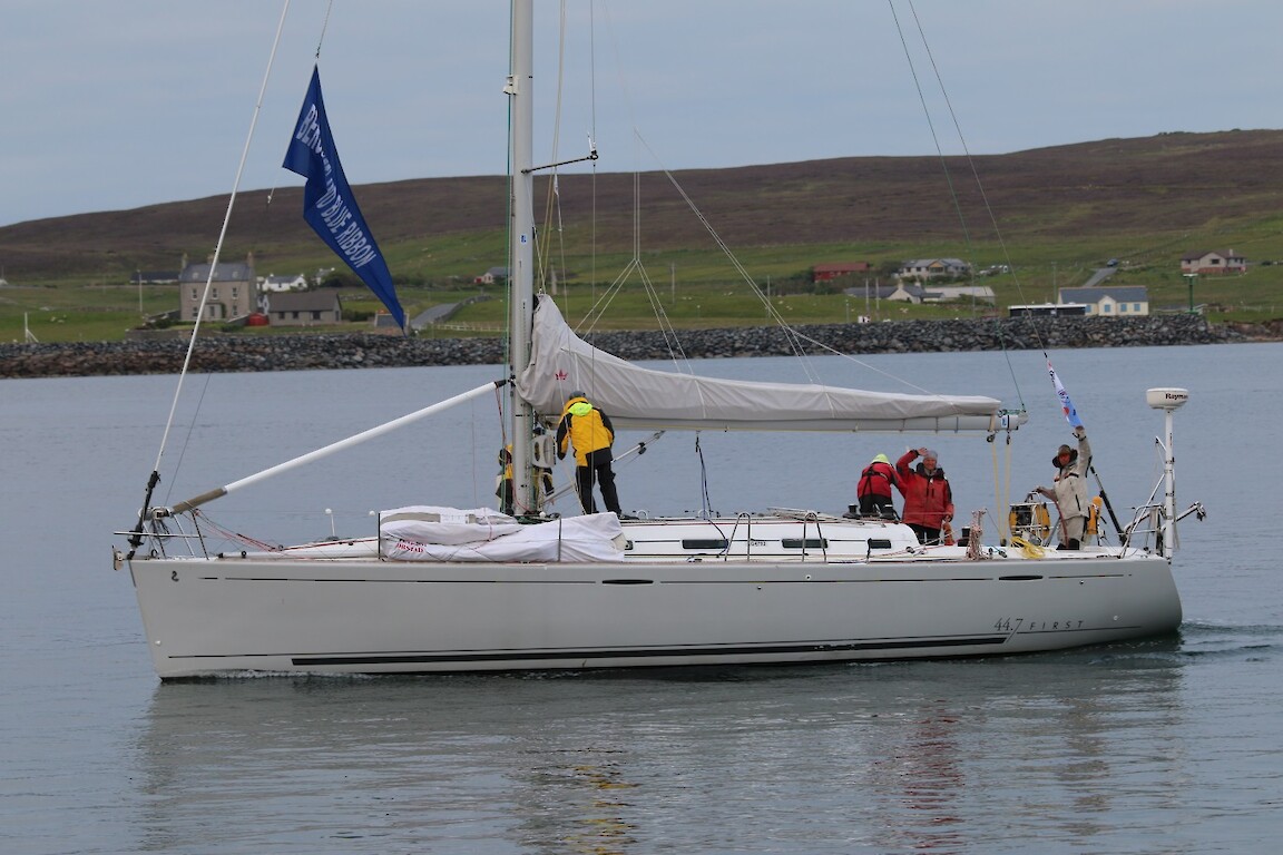 &#039;Serenity&#039; flying the Blue Ribbon after it crossed the line first at Lerwick. (Photo: Espen Sandøy)