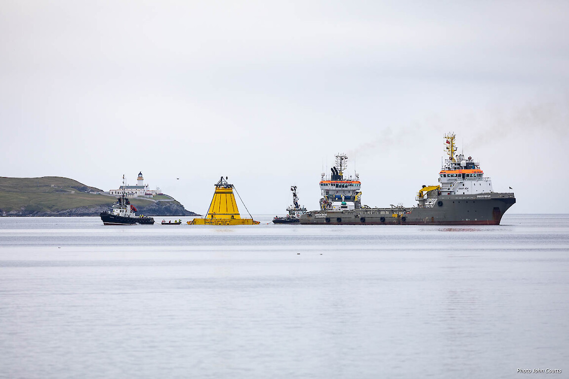 Lerwick Harbour tugs Kebister (left) and Knab assist in preparations for the AHTS (anchor handling tugs supply vessels) Union Bear and Union Lynx (background) to tow the Lancaster Field turret buoy west of Shetland.