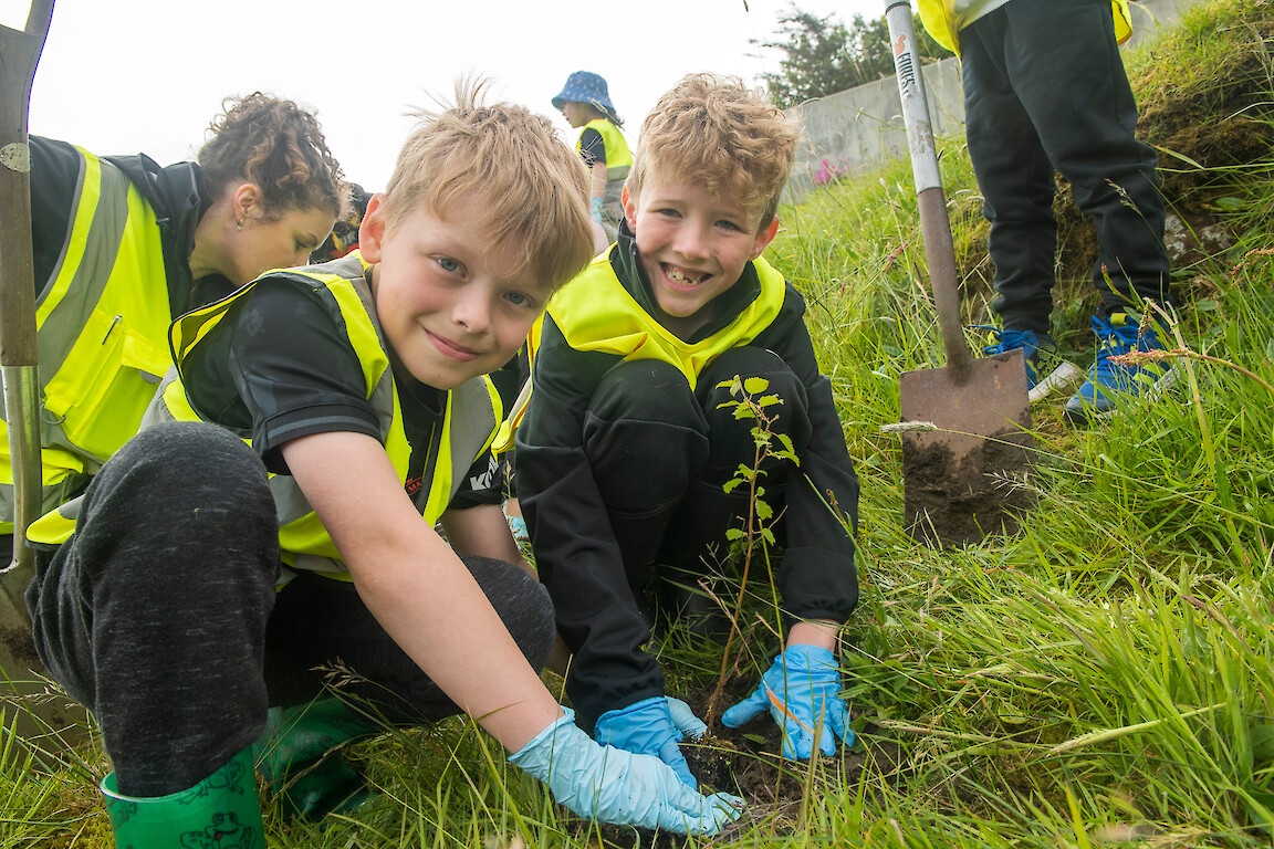 Tree planting at Holmsgarth Brae with Bell's Brae School, Shetland Amenity Trust and Viking Energy Windfarm Project.