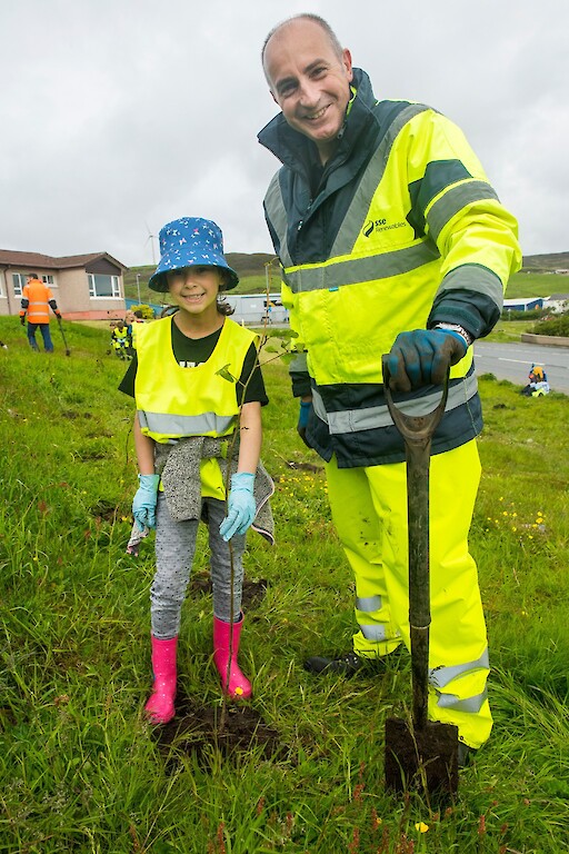 Tree planting at Holmsgarth Brae with Bell's Brae School, Shetland Amenity Trust and Viking Energy Windfarm Project.