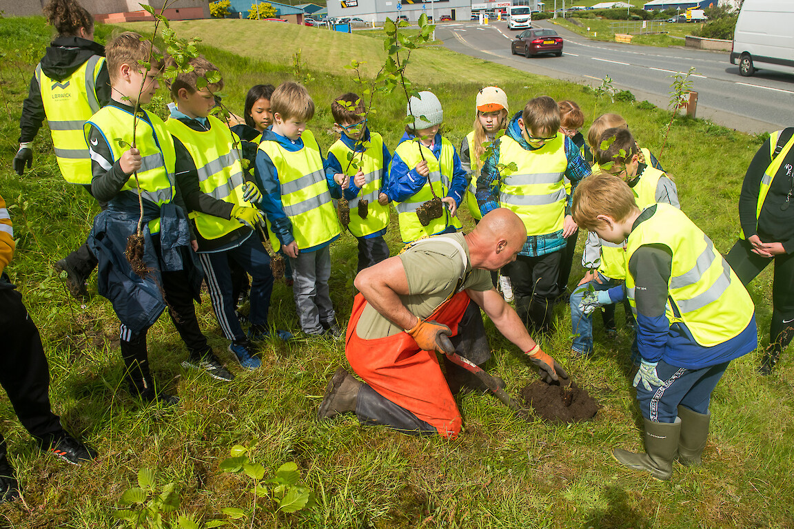 Tree planting at Holmsgarth Brae with Bell's Brae School, Shetland Amenity Trust and Viking Energy Windfarm Project.