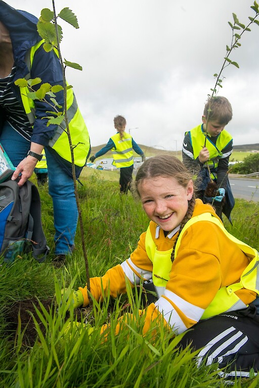 Tree planting at Holmsgarth Brae with Bell's Brae School, Shetland Amenity Trust and Viking Energy Windfarm Project.