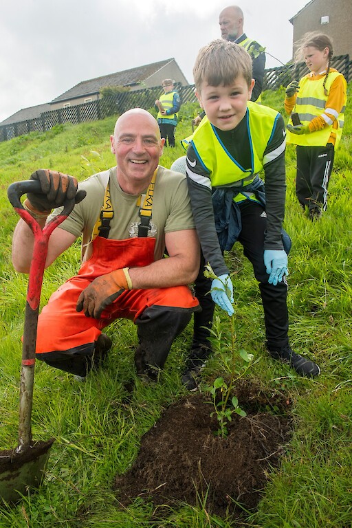 Tree planting at Holmsgarth Brae with Bell's Brae School, Shetland Amenity Trust and Viking Energy Windfarm Project.