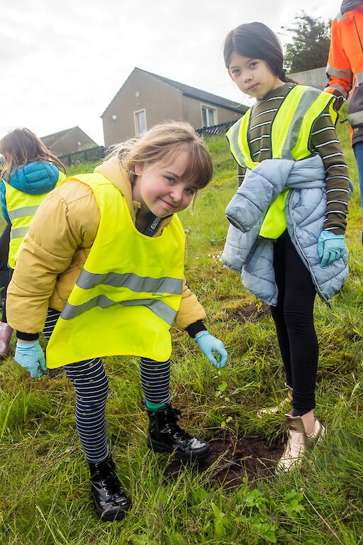 Tree planting at Holmsgarth Brae with Bell's Brae School, Shetland Amenity Trust and Viking Energy Windfarm Project.
